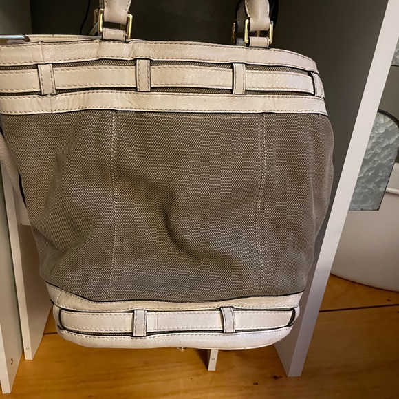 Authentic Micheal Kors!  This is one you don’t see around! - Picture 2 of 5